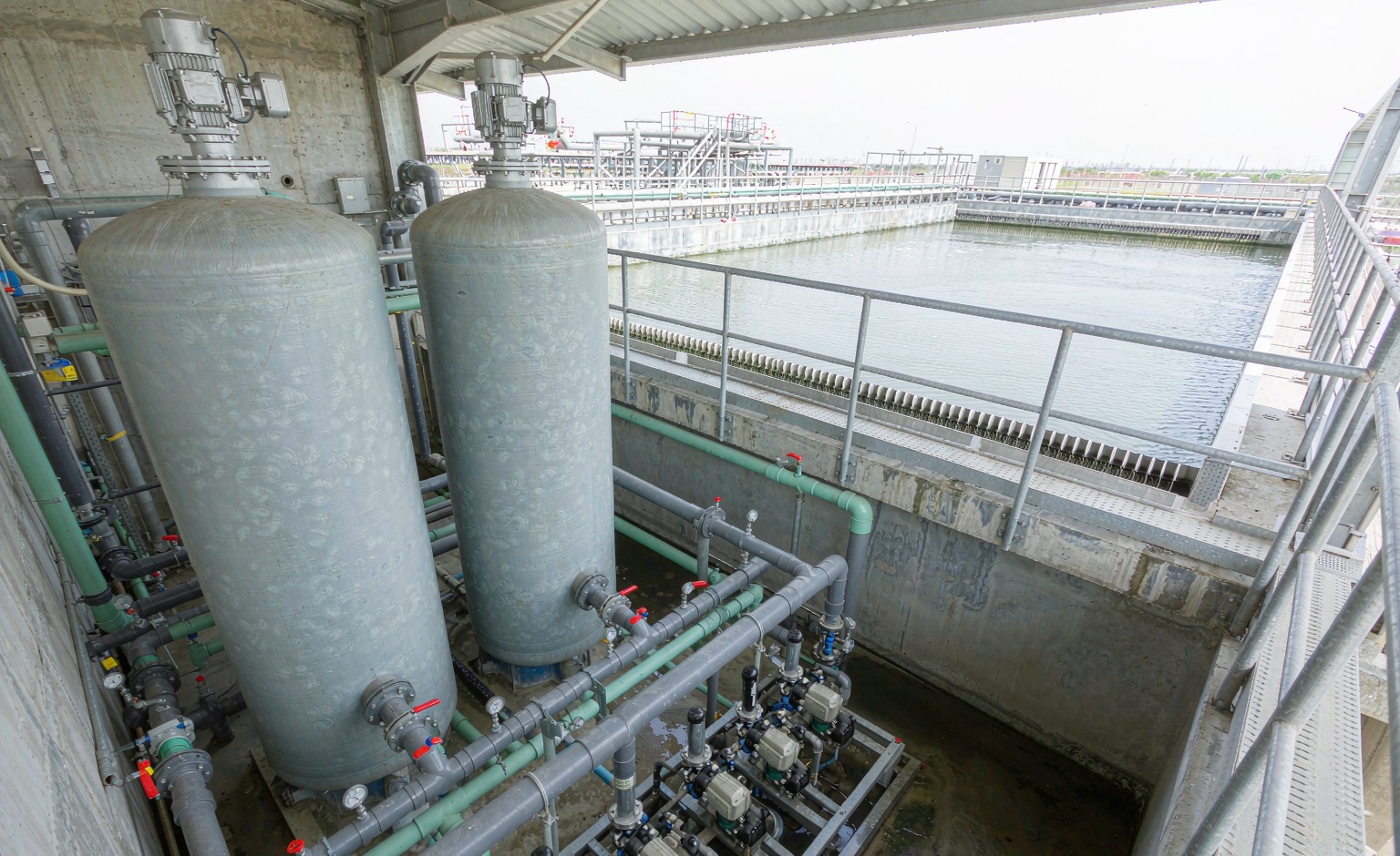 废水站排放明渠流量槽与在线监测取样装置
